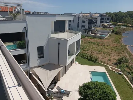 Penthouse Sunset 1st sea line Отели в г. Медулин