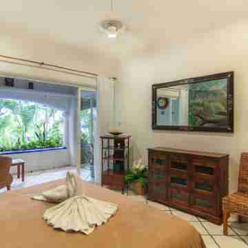 Mediterranean Style-Steps to beach-Great pool! Great balcony!! Rooms