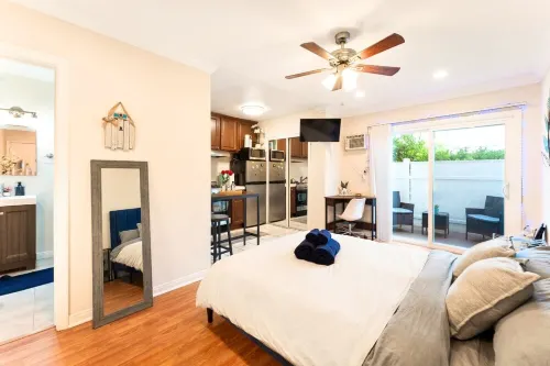 Cozy Studio - Mins to WeWork, Sony Pics & Venice with Parking