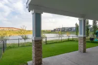 Cozy lakeview guest suite