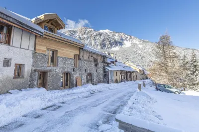 Apt Ella - a new 2 bed duplex in Les Alberts (Montgenevre) Hôtels à proximité de : Golf International de Montgenèvre