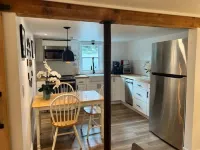 Southern New England Luxury with private patio, fireplace, spa like bathroom! 沃威克住宿飯店