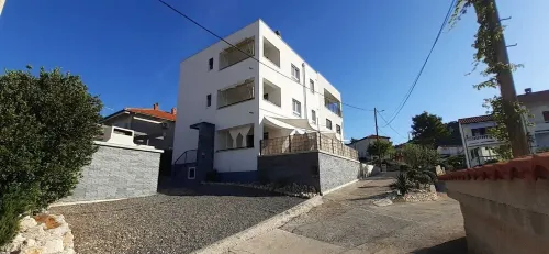 3 room apartment, 100 meters from the beach with sea view, new building.