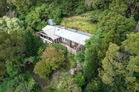 Romantic Retreat in the Dandenong Mountains with amazing city views