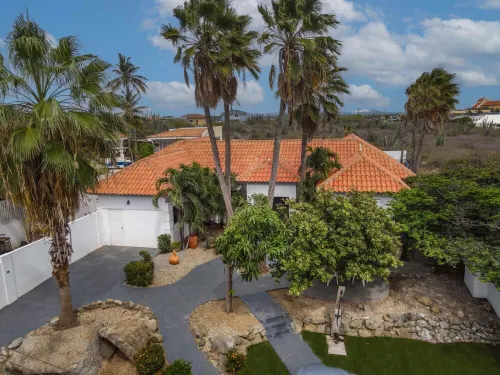 5 bedroom Villa Nune + Pool Hotels in Paradera