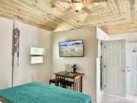 Cozy one Bedroom Apartment #C in Venetian Site Hotel a Venetian Road Settlement