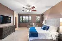 Fun-Filled Family Stay: Pool, Spa & EV Charger