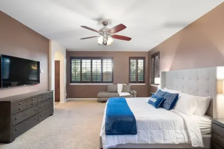 Fun-Filled Family Stay: Pool, Spa & EV Charger Отели рядом с Litchfield