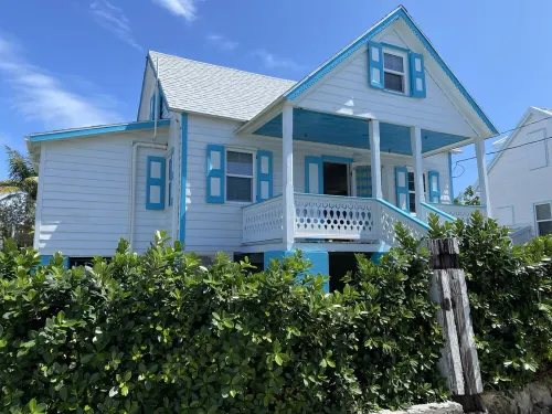 Pa Willie’s - Locally owned historic cottage conveniently located with dock. - 3 Sao