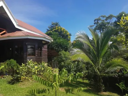 Amalfi Forest House La Fortuna Hot Tub Wifi AC Отели рядом с достопримечательностью «Monteverde Cloud Forest Biological Preserve»