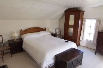 Breathtaking cliff top farmhouse with deserted beach Hotels in 