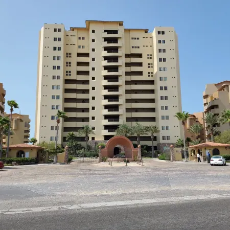 2-Story Premium PENTHOUSE Sandy Beach-Front Condo