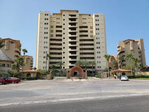 2-Story Premium PENTHOUSE Sandy Beach-Front Condo