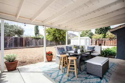 Modern Newbury Park Home| Netflix| Quiet| Safe| Meticulously Clean Dr. Georgeanna J. Huang, MD附近的飯店