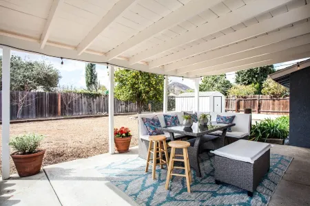 Modern Newbury Park Home| Netflix| Quiet| Safe| Meticulously Clean Отели рядом с достопримечательностью «Лейк Шервуд»