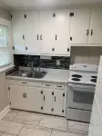 Cozy Downtown Retreat Near LakePoint Sports Center