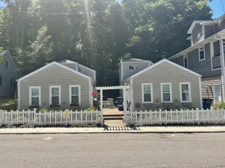 Cozy Michigan City Cottage #1