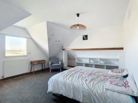 Family Paradise: Spacious House with Heated Pool and Beach Proximity