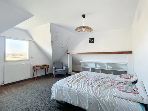 Family Paradise: Spacious House with Heated Pool and Beach Proximity