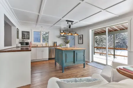 Cozy country 2 bedroom rental unit in Knowlton Village