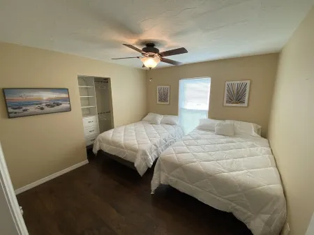 Coco's Beach House Residential Home w/ POOL Отели рядом с достопримечательностью «Биг Фиш»