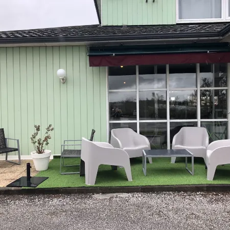 Le 81 Hotel