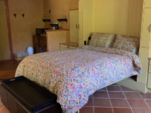 Salt Spring Carriage House B&B Hotels in Salt Spring Island