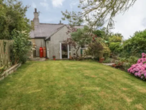 Simdda Wen Cottage Hotels in Llanfaethlu