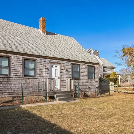 Charming 3br Home In Nantucket's Natural Beauty 3 Bedroom Home