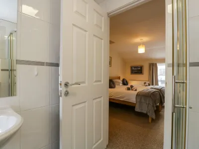 21 Entry Lane Hotels near Tesco Express