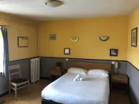 Logis Hostellerie du Cheval Blanc Hotel a Crouzilles