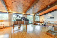 Trail Access On-site: Gorgeous MCM Deck House!