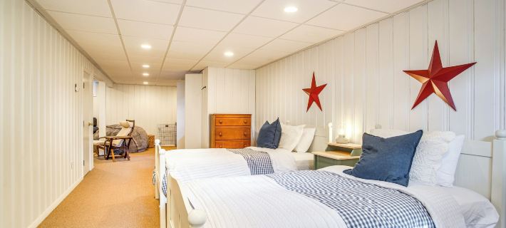 1 Mi to Sand! Mid-Cape Chatham w/ Furnished Deck Ξενοδοχεία στην πόλη Chatham