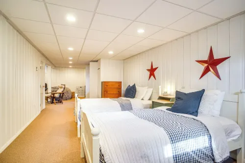 1 Mi to Sand! Mid-Cape Chatham w/ Furnished Deck - 4성급