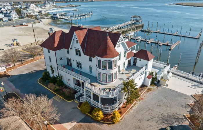 Tavern on the Bay Hotel - Frank Sinatra Suite