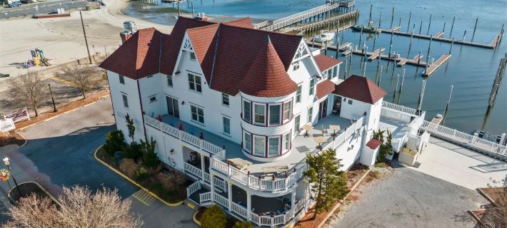 Tavern on the Bay Hotel - Frank Sinatra Suite Hotels in Atlantic County