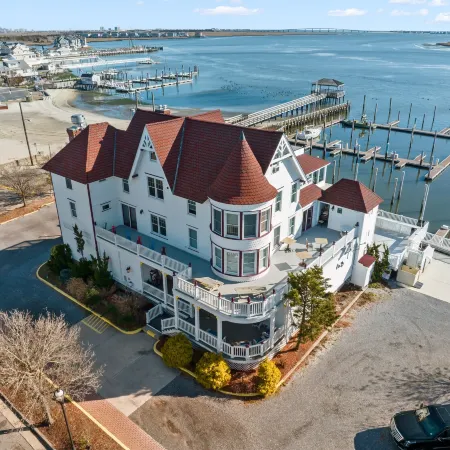 Tavern on the Bay Hotel - Frank Sinatra Suite