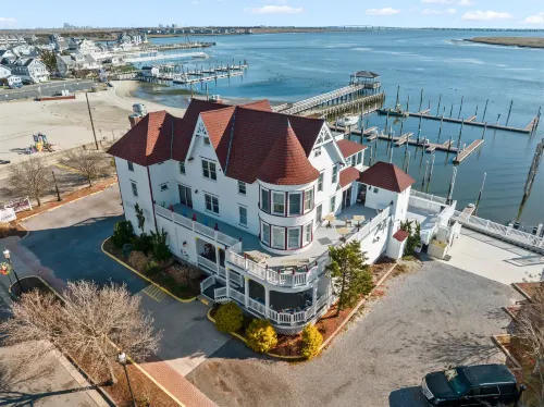 Tavern on the Bay Hotel - Frank Sinatra Suite Hotels in Somers Point