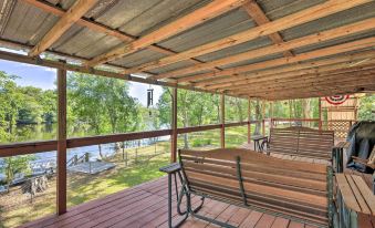 Charming Abode w/ Dock on the Suwannee River