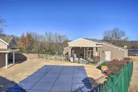 Condo in Lakefront Resort w/ Pool! Ozarks Getaway - 3성급