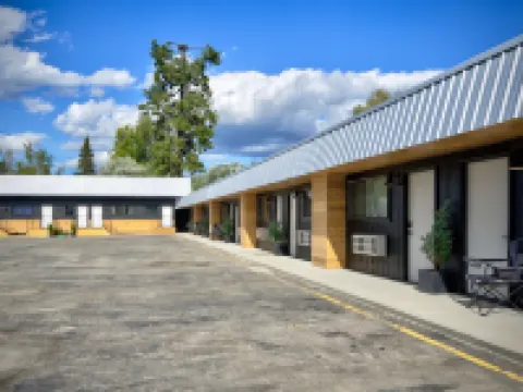 Outdoors Inn Hotels in Bonner County