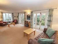 Huntingstile Lodge - balcony