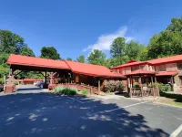 Smoky Falls Lodge Hotels in Maggie Valley