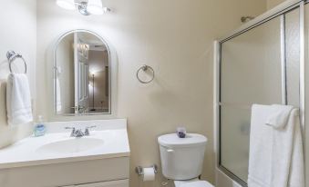 Pool Walk to Beach Sleeps Tons #C 2 Bedroom Condo by RedAwning