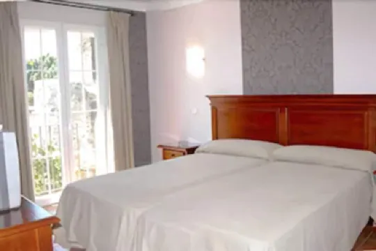 Don Alfredo Hoteles cerca de Clínica Ochoa