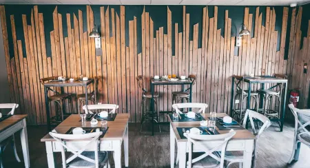 Logis- Hôtel de la Baie de Wissant & Appartements Отели рядом с достопримечательностью «Aire du Camping Car»