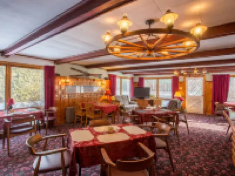Adk Trail Inn Hotels in Keene