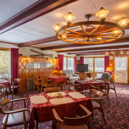 Adk Trail Inn