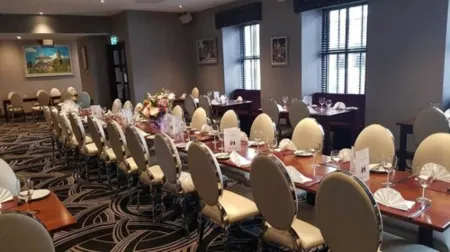 Castle Hotel Отели в г. Блэенхонддан