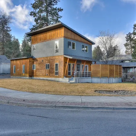 Urban Roundabout 2 Bedroom Home by Redawning